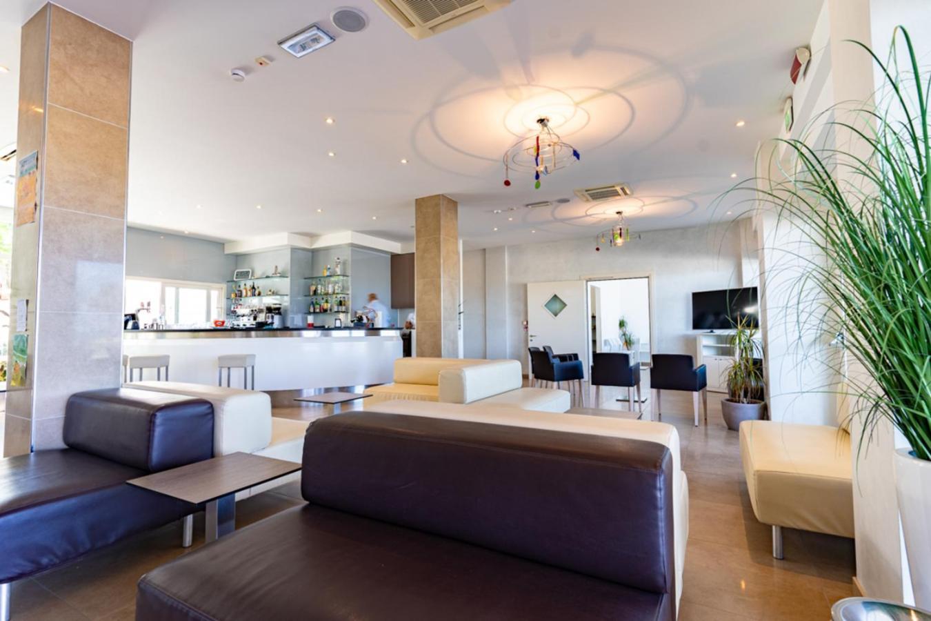Hotel Bellevue กัตตอลิกา ภายนอก รูปภาพ